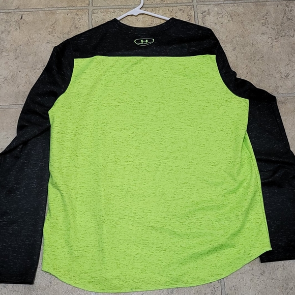 Under Armour Loose Heat Gear - Picture 2 of 5